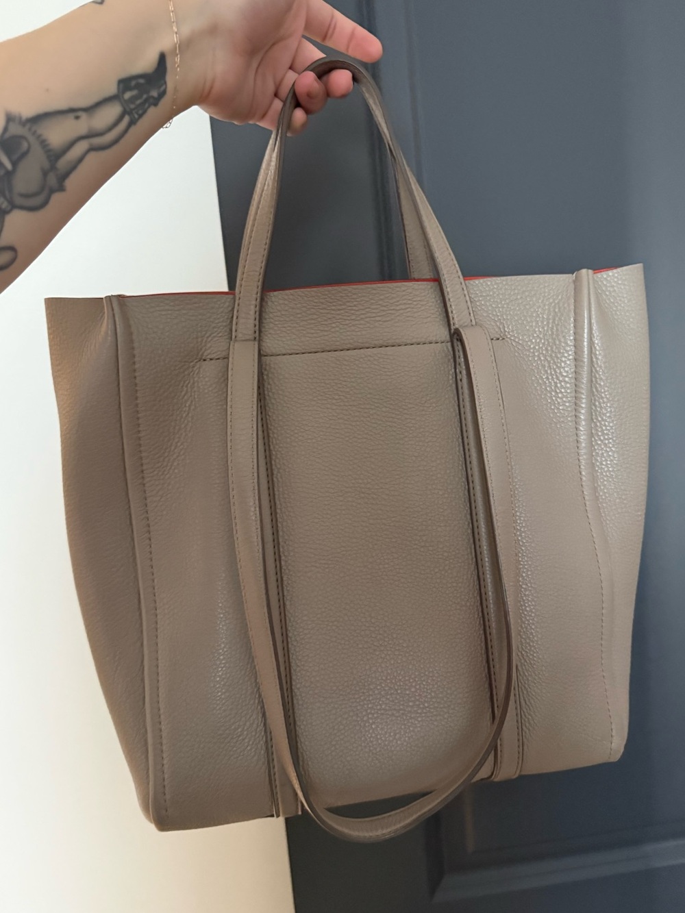 Authentic Marc Jacobs "The Tag Tote 27" Leather Bag-Cement Grey/Red Interior EUC - Picture 3 of 13